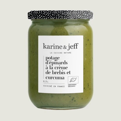 Le potage d'épinards à la crème de brebis et curcuma